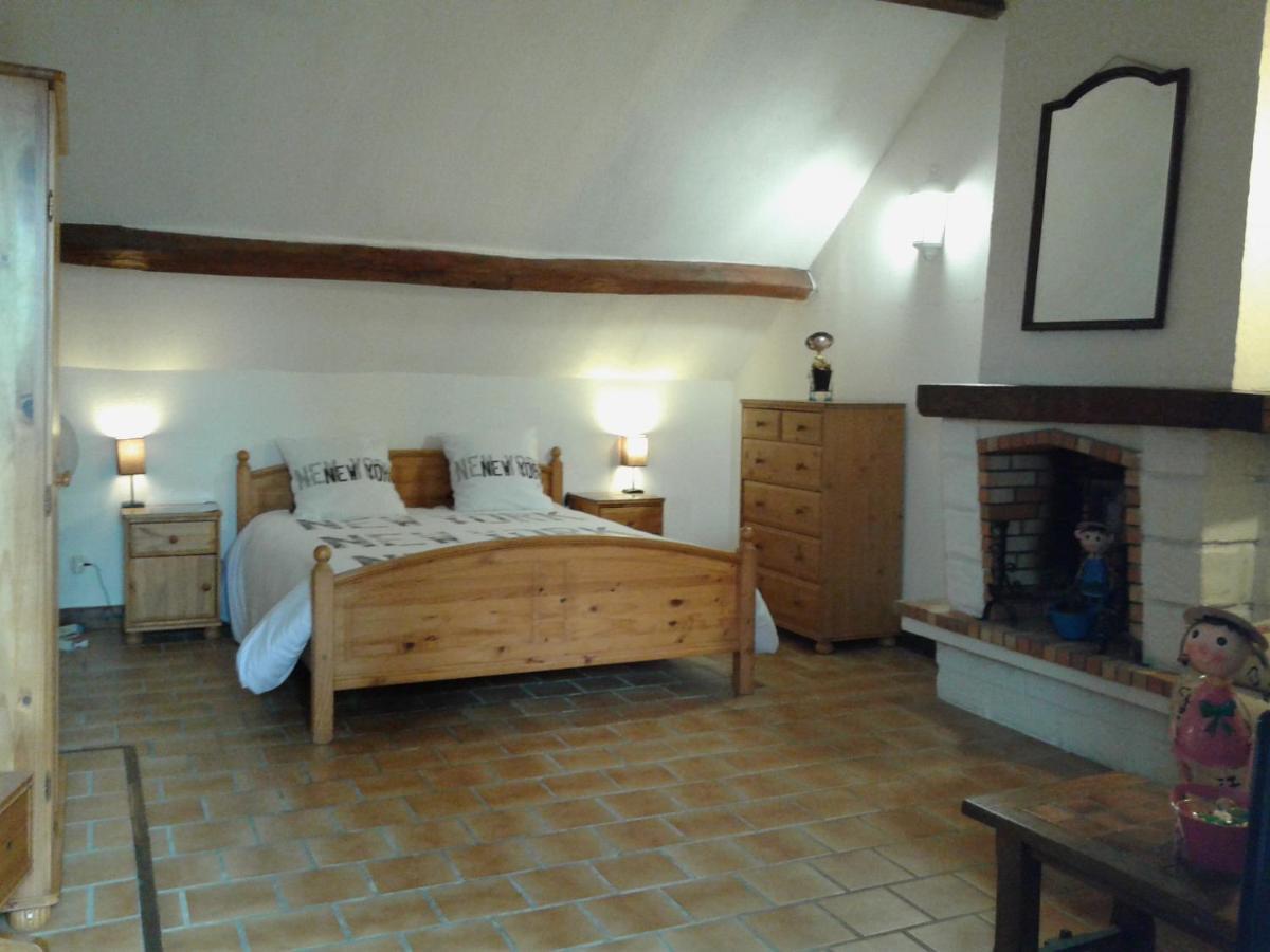 Au Grand Sapin Homestay Henonville
